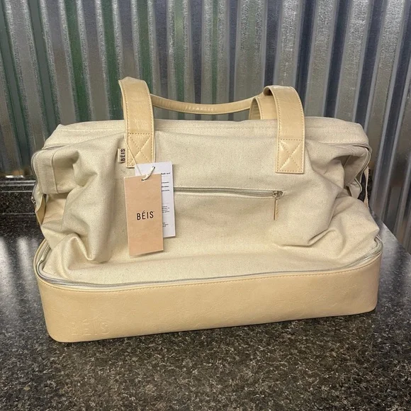 NWT Beis Weekender Bag - Picture 1 of 9